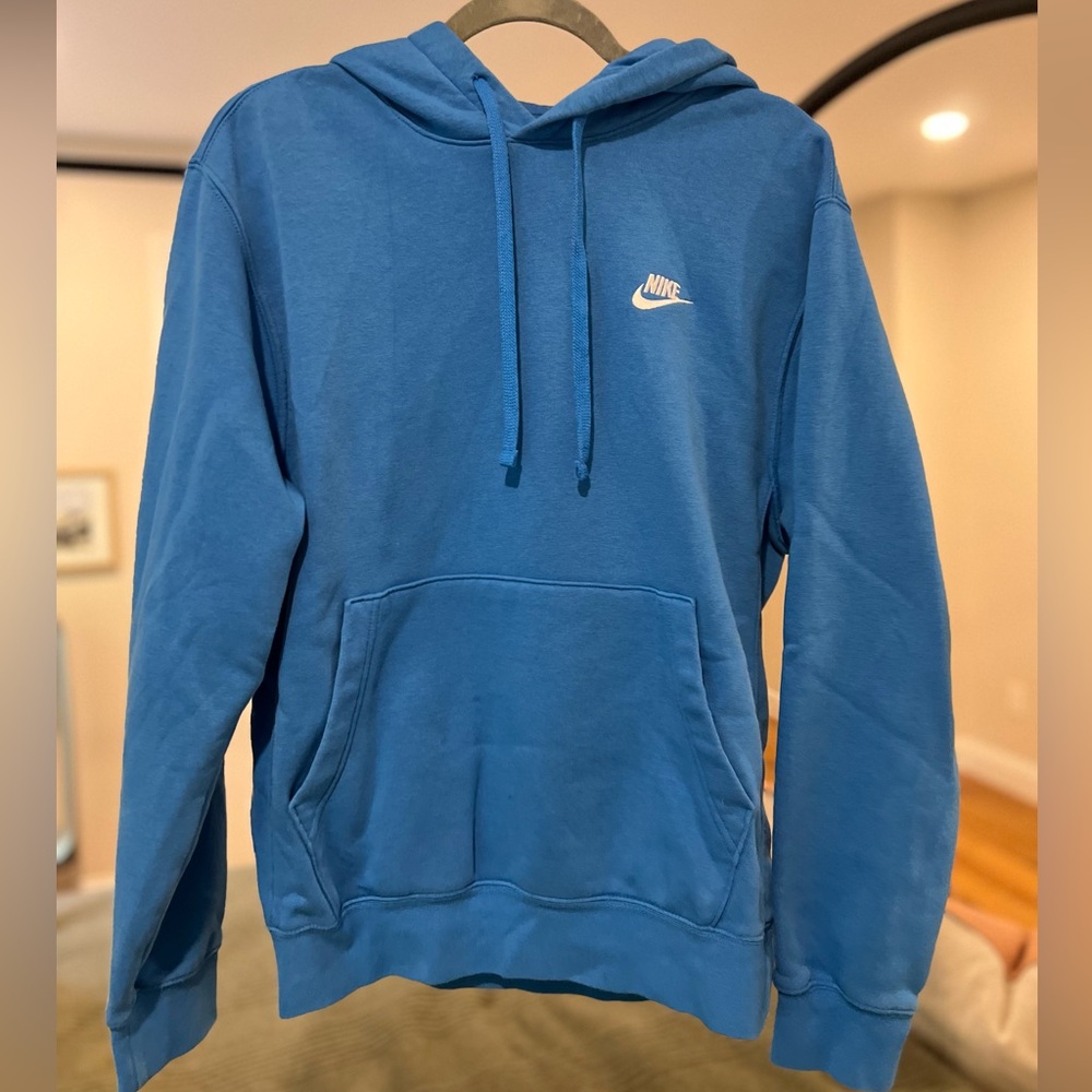 Men’s Nike Hoodie in Size Small